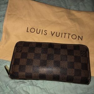 Louis Vuitton Zippy Wallet - CA2120